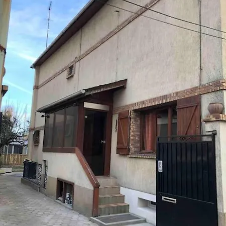Casa de Férias Maison Familiale 3 Chambres, 3 Salle De Bain, Proche Rer A - Paris -