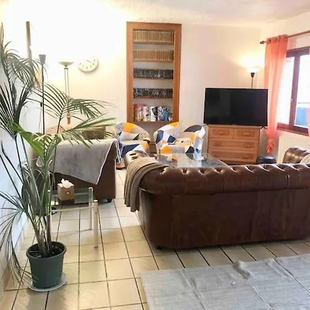 Casa de Férias Maison Familiale 3 Chambres, 3 Salle De Bain, Proche Rer A - Paris - *